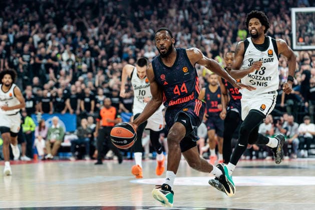 MUNICH, GERMANY - OCTOBER 02: Kamar Baldwin (FC Bayern Muenchen, 44) controls the ball against Kevarrius Hayes (Partizan Mozzart Bet Belgrade, 13) during the Turkish Airlines EuroLeague match between FC Bayern Muenchen vs. Partizan Mozzart Bet Belgrade at SAP Garden on round 3 of Turkish Airlines EuroLeague on October 02, 2026 in Munich, Germany. Bavaria Germany Copyright: xSteffiexWunderlx