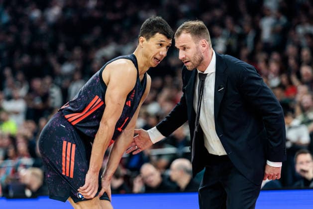 MUNICH, GERMANY - OCTOBER 02: Vladimir Lucic (FC Bayern Muenchen, 11) talking to Anton Gavel (Headcoach FC Bayern Muenchen) during the Turkish Airlines EuroLeague match between FC Bayern Muenchen vs. Partizan Mozzart Bet Belgrade at SAP Garden on round 3 of Turkish Airlines EuroLeague on October 02, 2026 in Munich, Germany. Bavaria Germany Copyright: xSteffiexWunderlx