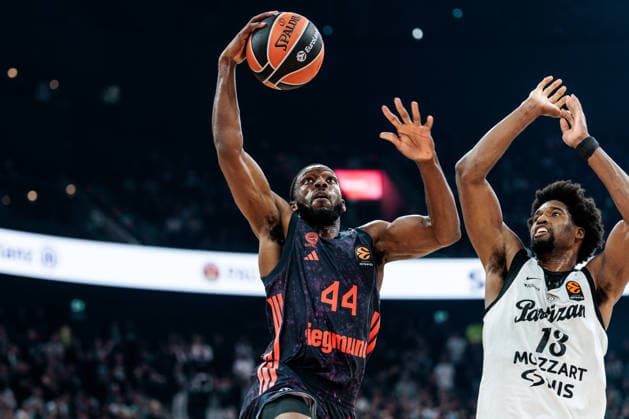 MUNICH, GERMANY - OCTOBER 02: Kamar Baldwin (FC Bayern Muenchen, 44) shooting the ball against Kevarrius Hayes (Partizan Mozzart Bet Belgrade, 13) during the Turkish Airlines EuroLeague match between FC Bayern Muenchen vs. Partizan Mozzart Bet Belgrade at SAP Garden on round 3 of Turkish Airlines EuroLeague on October 02, 2026 in Munich, Germany. Bavaria Germany Copyright: xSteffiexWunderlx