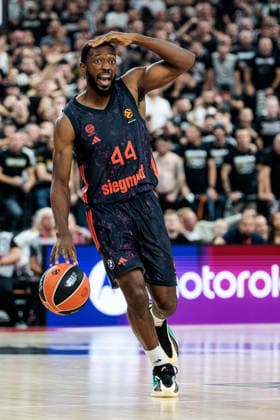 MUNICH, GERMANY - OCTOBER 02: Kamar Baldwin (FC Bayern Muenchen, 44) controls the ball during the Turkish Airlines EuroLeague match between FC Bayern Muenchen vs. Partizan Mozzart Bet Belgrade at SAP Garden on round 3 of Turkish Airlines EuroLeague on October 02, 2026 in Munich, Germany. Bavaria Germany Copyright: xSteffiexWunderlx