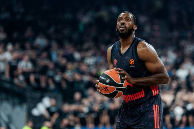MUNICH, GERMANY - OCTOBER 02: Kamar Baldwin (FC Bayern Muenchen, 44) shooting from the freethrow line during the Turkish Airlines EuroLeague match between FC Bayern Muenchen vs. Partizan Mozzart Bet Belgrade at SAP Garden on round 3 of Turkish Airlines EuroLeague on October 02, 2026 in Munich, Germany. Bavaria Germany Copyright: xSteffiexWunderlx