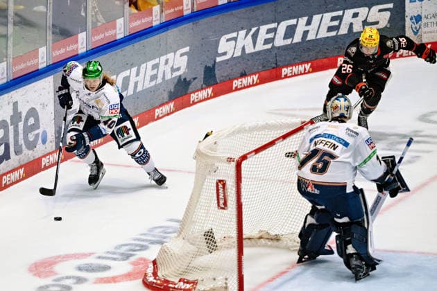 Korbinian Geibel, Eisbären Berlin, 40; Dominik Uher, Löwen Frankfurt, 26 (GER); Löwen Frankfurt vs. Eisbären Berlin, Ice Hockey, PENNY DEL, Matchday 5, 2026–2027 Season, October 2, 2026 GER, Löwen Frankfurt vs. Eisbären Berlin, Ice Hockey, PENNY DEL, Matchday 5, 2026–2027 Season, October 2, 2026 Frankfurt am Main Copyright: xEibner-Pressefoto AttilaxZigax EP_AZA
