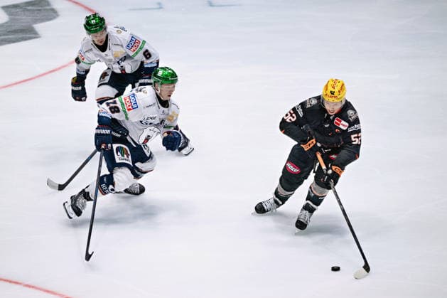 Jonas Mueller, Eisbären Berlin, 18; Maksim Matushkin, Löwen Frankfurt, 52 (GER); Löwen Frankfurt vs. Eisbären Berlin, Ice Hockey, PENNY DEL, Matchday 5, 2026–2027 Season, October 2, 2026 GER, Löwen Frankfurt vs. Eisbären Berlin, Ice Hockey, PENNY DEL, Matchday 5, 2026–2027 Season, October 2, 2026 Frankfurt am Main Copyright: xEibner-Pressefoto AttilaxZigax EP_AZA