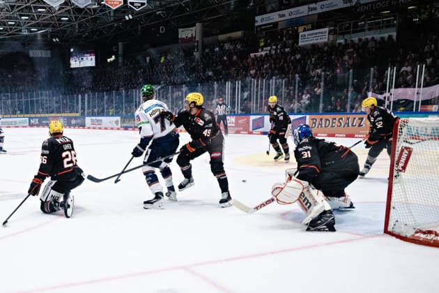 Eric Hoerdler, Eisbären Berlin, 77; Michael Joyaux, Löwen Frankfurt, 49 (GER); Löwen Frankfurt vs. Eisbären Berlin, ice hockey, PENNY DEL, Matchday 5, 2026–2027 season, October 2, 2026 GER, Löwen Frankfurt vs. Eisbären Berlin, Ice Hockey, PENNY DEL, Matchday 5, 2026–2027 Season, October 2, 2026 Frankfurt am Main Copyright: xEibner-Pressefoto AttilaxZigax EP_AZA