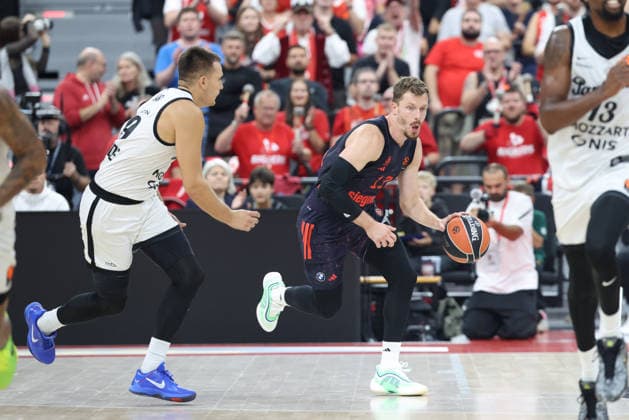 Andreas Obst, FC Bayern Basketball, 13, with Arijan Lakic, Partizan Belgrade, 19, GER, FC Bayern Basketball vs. Partizan Mozzart Bet Belgrade, Basketball, EuroLeague, Matchday 3, 2026–2027 Season, October 2, 2026, GER, FC Bayern Basketball vs. Partizan Mozzart Bet Belgrade, Basketball, EuroLeague, Matchday 3, 2026–2027 Season, October 2, 2026, Munich Copyright: xEibner-Pressefoto JennixMaulx EP_JML
