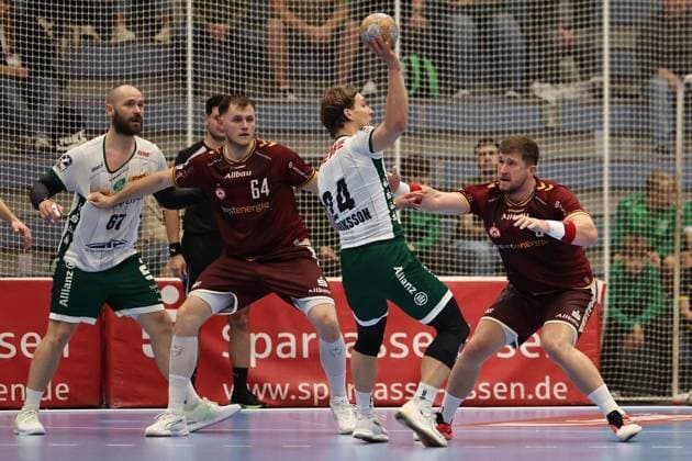Handball 2nd Bundesliga: Tusem Essen vs. SC DHfK Leipzig ** FOR EDITORIAL PURPOSES ONLY ** EDITORIAL USE ONLY ** p Adin Faljic of Tusem Essen defends against Blaer Hinriksson of SC DHfK Leipzig during the 2nd Handball Bundesliga match between Tusem Essen and SC DHfK Leipzig on October 2, 2026, at the Sporthalle Am Hallo in Essen, Germany, North Rhine-Westphalia, Essen. Copyright ChristofxKöpsel Copyright: ChristofxKöpsel doc87uy1dfxkbqwrv8i21qy ,EDITORIAL USE ONLY Copyright: ChristofxKöpsel