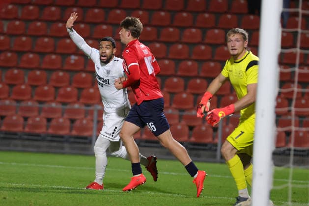 October 2, 2026, Soccer, Men s, Bavarian Regional League, 2026–2027 Season, Matchday 12: SpVgg Unterhaching vs. FC Schweinfurt 05. From left: Goal scorer Jason Prodanovic of FC Schweinfurt 05; No. 17 signals that the ball was on the line. Unterhaching, Uhlsport Park, Unterhaching, Bavaria, Germany