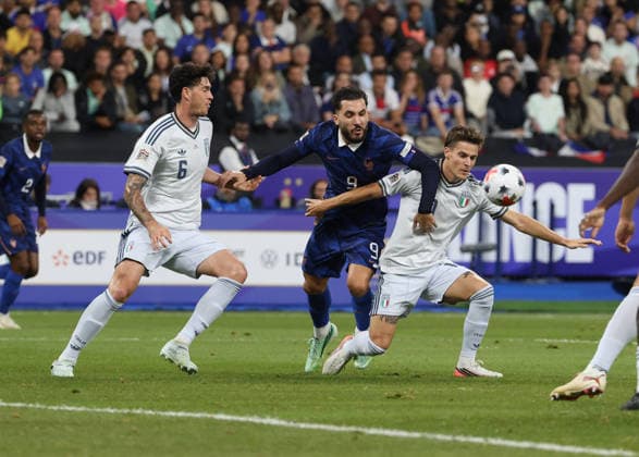 October 2, 2026, Parigi, Parigi, Francia: Rayan Cherki of France during the 2026 27 UEFA Nations League football match between France and Italy on October 2, 2026, at the Stade de France in Paris. 2026 27 UEFA Nations League Football Match Between France And Italy  - ZUMAs236 20261002_aap_s236_093 Copyright: xFabioxSassox