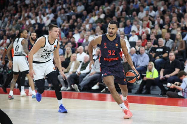 Johannes Thiemann, FC Bayern Basketball, 32, with Arijan Lakic, Partizan Belgrade, 19, GER, FC Bayern Basketball vs. Partizan Mozzart Bet Belgrade, Basketball, EuroLeague, Matchday 3, 2026–2027 Season, October 2, 2026, GER, FC Bayern Basketball vs. Partizan Mozzart Bet Belgrade, Basketball, EuroLeague, Matchday 3, 2026–2027 Season, October 2, 2026, Munich Copyright: xEibner-Pressefoto JennixMaulx EP_JML