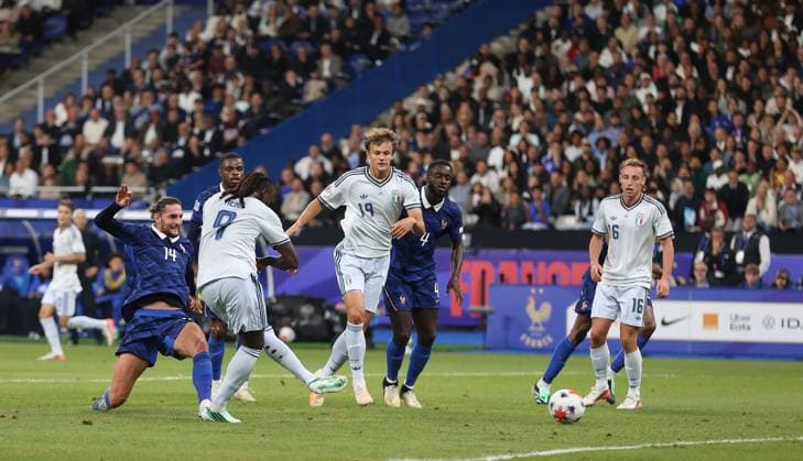 UEFA Nations League - France v Italy PARIS, FRANCE, OCTOBER 02: Moise Kean of Italy national team, Nationalteam scores a goal but has it ruled out for offside during The UEFA Nations League Group Stage match in Group A1 between France v Italy at Stade de France Stadium, Paris France, on October 02. (Photo by Daniel Weir) Paris Stade de France FRANCE Copyright: xDanielxWeir SportsxPressxPhotox Sportspressphoto_SPR243940