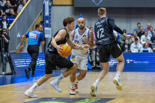 Head-to-Head: Lars Kamp (Tigers Tübingen), 07; Simon Krajcovic (HAKRO Merlins Crailsheim), 55; Kristian Henning Sjolund (Tigers Tübingen), 12, GER, HAKRO Merlins Crailsheim vs. Tigers Tübingen, Basketball, 2nd Basketball Bundesliga, Pro A, Matchday 2, 2026–2027 season, October 2, 2026, GER, HAKRO Merlins Crailsheim vs. Tigers Tübingen, Basketball, 2nd Basketball Bundesliga, Pro A, Matchday 2, 2026–2027 Season, October 2, 2026, Ilshofen Copyright: xEibner-Pressefoto JanixPlessx EP_JPL
