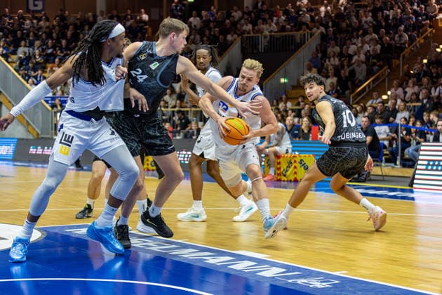 Tough matchup: Lucas Mayer (HAKRO Merlins Crailsheim), 08; Nico Santana Mojica (Tigers Tübingen), 10; Courtney Alexander (HAKRO Merlins Crailsheim), 02; Creighton Bryan William Morisch (Tigers Tübingen), 24, GER, HAKRO Merlins Crailsheim vs. Tigers Tübingen, Basketball, 2nd Basketball Bundesliga, Pro A, Matchday 02, 2026–2027 season, October 2, 2026, GER, HAKRO Merlins Crailsheim vs. Tigers Tübingen, Basketball, 2nd Basketball Bundesliga, Pro A, Matchday 2, 2026–2027 Season, October 2, 2026, Ilshofen Copyright: xEibner-Pressefoto JanixPlessx EP_JPL