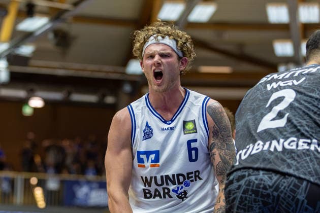Celebration, Emotions, Facial Expressions, Gestures after Booker Coplin s layup for the HAKRO Merlins Crailsheim, 06; Timothy Smith of the Tigers Tübingen, 02, GER; HAKRO Merlins Crailsheim vs. Tigers Tübingen, Basketball, 2nd Basketball Bundesliga, Pro A, Matchday 02, 2026–2027 season, October 2, 2026, GER, HAKRO Merlins Crailsheim vs. Tigers Tübingen, Basketball, 2nd Basketball Bundesliga, Pro A, Matchday 2, 2026–2027 season, October 2, 2026, Ilshofen Copyright: xEibner-Pressefoto JanixPlessx EP_JPL