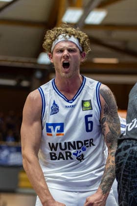 Celebration, Emotions, Facial Expressions, Gestures after Booker Coplin s layup for HAKRO Merlins Crailsheim, 06, GER, HAKRO Merlins Crailsheim vs. Tigers Tübingen, Basketball, 2nd Basketball Bundesliga, Pro A, Matchday 02, 2026–2027 season, October 2, 2026, GER, HAKRO Merlins Crailsheim vs. Tigers Tübingen, Basketball, 2nd Basketball Bundesliga, Pro A, Matchday 2, 2026–2027 season, October 2, 2026, Ilshofen Copyright: xEibner-Pressefoto JanixPlessx EP_JPL