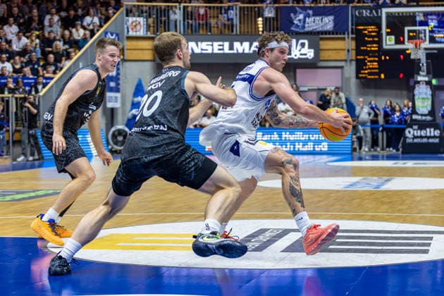 Head-to-Head: Booker Coplin (HAKRO Merlins Crailsheim), 06 Simon Feneberg (Tigers Tübingen), 20 Isaac Haney (Tigers Tübingen), 11, GER, HAKRO Merlins Crailsheim vs. Tigers Tübingen, Basketball, 2nd Basketball Bundesliga, Pro A, Matchday 02, 2026–2027 season, October 2, 2026, GER, HAKRO Merlins Crailsheim vs. Tigers Tübingen, Basketball, 2nd Basketball Bundesliga, Pro A, Matchday 2, 2026–2027 season, October 2, 2026, Ilshofen Copyright: xEibner-Pressefoto JanixPlessx EP_JPL