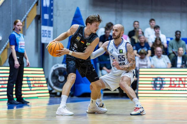 Head-to-Head: Lars Kamp (Tigers Tübingen), 07; Simon Krajcovic (HAKRO Merlins Crailsheim), 55, GER; HAKRO Merlins Crailsheim vs. Tigers Tübingen, Basketball, 2nd Basketball Bundesliga, Pro A, Matchday 2, 2026–2027 season, October 2, 2026, GER, HAKRO Merlins Crailsheim vs. Tigers Tübingen, Basketball, 2nd Basketball Bundesliga, Pro A, Matchday 2, 2026–2027 season, October 2, 2026, Ilshofen Copyright: xEibner-Pressefoto JanixPlessx EP_JPL