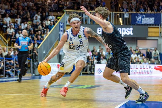Head-to-Head: Booker Coplin (HAKRO Merlins Crailsheim), 06; Aiden Warnholtz (Tigers Tübingen), 03; GER; HAKRO Merlins Crailsheim vs. Tigers Tübingen; Basketball; 2nd Basketball Bundesliga; Pro A; Matchday 02, 2026–2027 season, October 2, 2026, GER, HAKRO Merlins Crailsheim vs. Tigers Tübingen, Basketball, 2nd Basketball Bundesliga, Pro A, Matchday 2, 2026–2027 Season, October 2, 2026, Ilshofen Copyright: xEibner-Pressefoto JanixPlessx EP_JPL