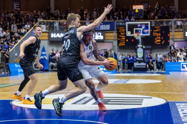 Head-to-Head: Booker Coplin (HAKRO Merlins Crailsheim), 06 Simon Feneberg (Tigers Tübingen), 20 Isaac Haney (Tigers Tübingen), 11, GER, HAKRO Merlins Crailsheim vs. Tigers Tübingen, Basketball, 2nd Basketball Bundesliga, Pro A, Matchday 02, 2026–2027 season, October 2, 2026, GER, HAKRO Merlins Crailsheim vs. Tigers Tübingen, Basketball, 2nd Basketball Bundesliga, Pro A, Matchday 2, 2026–2027 season, October 2, 2026, Ilshofen Copyright: xEibner-Pressefoto JanixPlessx EP_JPL