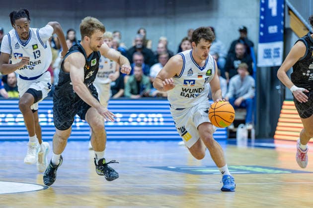 Head-to-head: Simon Feneberg (Tigers Tübingen), 20; Gianni Otto (HAKRO Merlins Crailsheim), 10; Peyton Kennedy Gerald (HAKRO Merlins Crailsheim), 13, GER, HAKRO Merlins Crailsheim vs. Tigers Tübingen, Basketball, 2nd Basketball Bundesliga, Pro A, Matchday 2, 2026–2027 season, October 2, 2026, GER, HAKRO Merlins Crailsheim vs. Tigers Tübingen, Basketball, 2nd Basketball Bundesliga, Pro A, Matchday 2, 2026–2027 season, October 2, 2026, Ilshofen Copyright: xEibner-Pressefoto JanixPlessx EP_JPL