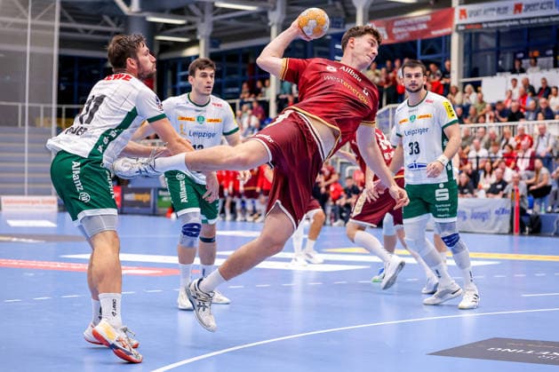October 2, 2026, Matchday 6 of the 2nd Handball Bundesliga, TuSEM Essen vs. SC DHfK Leipzig; Felix Göttler of TuSEM Essen 04 shoots the ball toward the goal; North Rhine-Westphalia, Germany