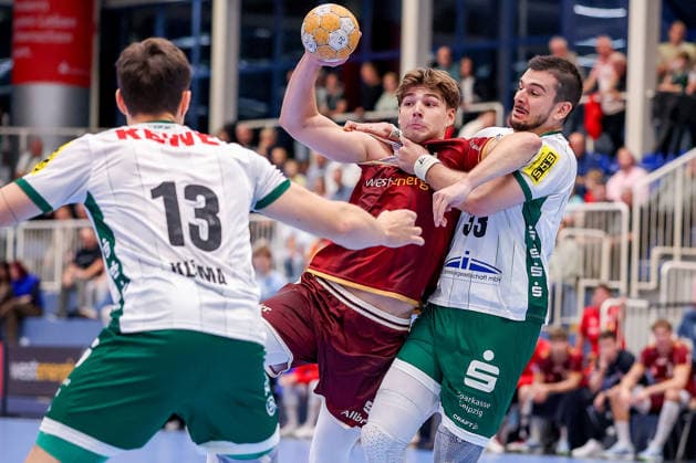 October 2, 2026, Matchday 6 of the 2nd Handball Bundesliga, TuSEM Essen vs. SC DHfK Leipzig; Nils Homscheid of TuSEM Essen (15) in a one-on-one battle against Luka Rogan of SC DHfK Leipzig (33); North Rhine-Westphalia, Germany