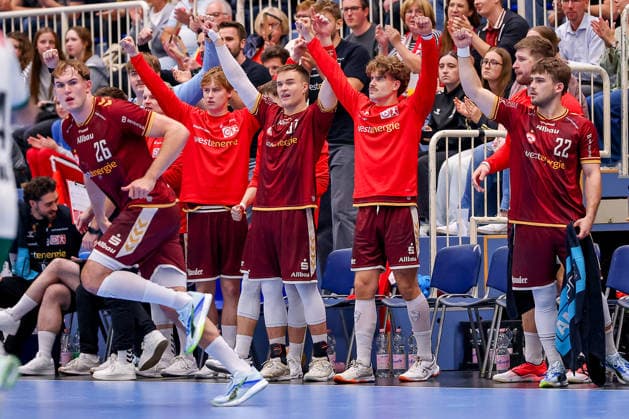October 2, 2026, Matchday 6 of the 2nd Handball Bundesliga, TuSEM Essen vs. SC DHfK Leipzig; Players on the bench cheering from the sidelines, North Rhine-Westphalia, Germany