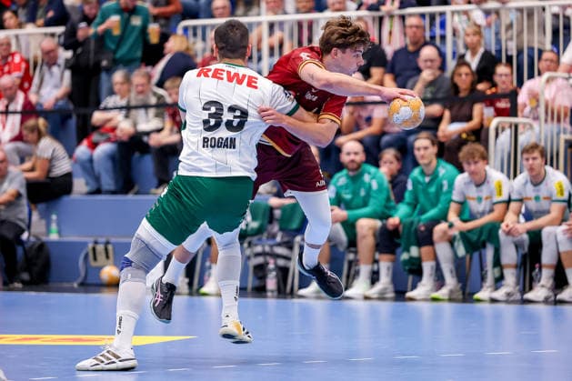 October 2, 2026, Matchday 6 of the 2nd Handball Bundesliga, TuSEM Essen vs. SC DHfK Leipzig: Felix Göttler of TuSEM Essen 04 in a one-on-one battle against Luka Rogan of SC DHfK Leipzig 33, NRW, Germany