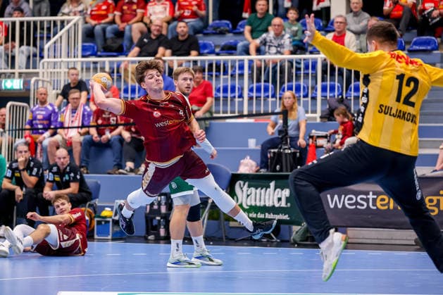 October 2, 2026, Matchday 6 of the 2nd Handball Bundesliga, TuSEM Essen vs. SC DHfK Leipzig: Felix Göttler of TuSEM Essen 04 shoots the ball toward the goal defended by Anadin Suljakovic of SC DHfK Leipzig 12, NRW, Germany