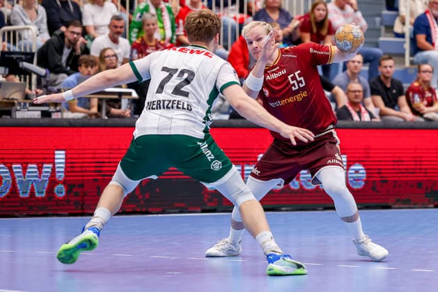 October 2, 2026, Matchday 6 of the 2nd Handball Bundesliga, TuSEM Essen vs. SC DHfK Leipzig; Tim Hertzfeld (SC DHfK Leipzig, 72) in a one-on-one battle against Oskar Kostuj (TuSEM Essen, 55); North Rhine-Westphalia, Germany