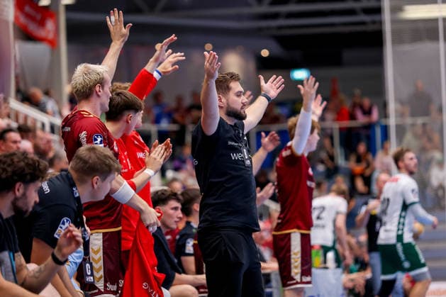 October 2, 2026, Matchday 6 of the 2nd Handball Bundesliga, TuSEM Essen vs. SC DHfK Leipzig; Head Coach Kenji Hövels of TuSEM Essen gesturing on the sidelines, North Rhine-Westphalia, Germany