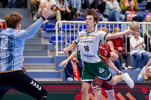 October 2, 2026, Matchday 6 of the 2nd Handball Bundesliga, TuSEM Essen vs. SC DHfK Leipzig: Staffan Peter (SC DHfK Leipzig) No. 18 shoots the ball at the goal defended by Finn Knaack (TuSEM Essen) 12, NRW, Germany