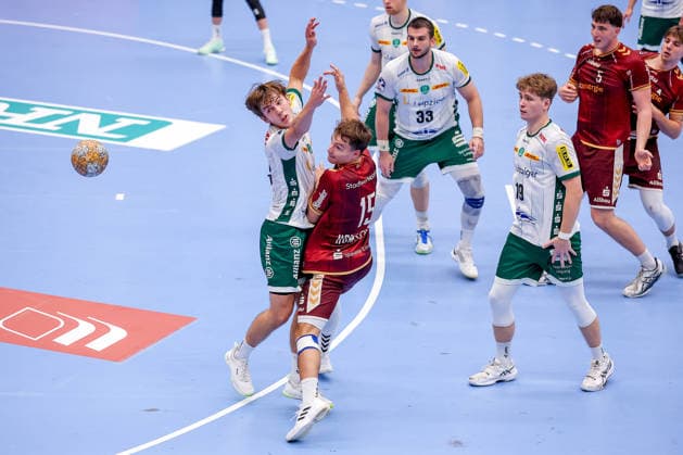 October 2, 2026, Matchday 6 of the 2nd Handball Bundesliga, TuSEM Essen vs. SC DHfK Leipzig; Nils Homscheid of TuSEM Essen (No. 15) battles for the ball against Staffan Peter of SC DHfK Leipzig (No. 18); NRW, Germany