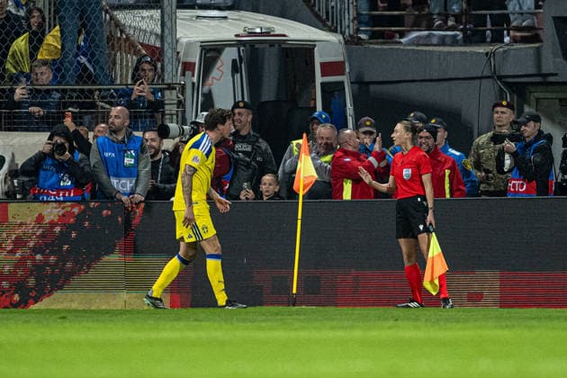 261002 Victor Lindelöf of Sweden reacts during the Nations League soccer match between Bosnia and Herzegovina and Sweden on October 2, 2026 in Zenica. Photo by Ludvig Thunman, BILDBYRAN, code LT LT0823, soccer, football, fotball, Nations League, UEFA Nations League, Bosnia and Herzegovina, Sweden, Sweden A, bbeng  Copyright: LUDVIGxTHUNMAN BB261002LT159
