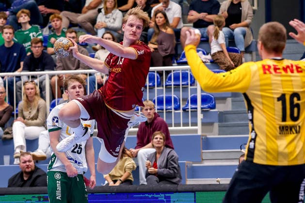 October 2, 2026, Matchday 6 of the 2nd Handball Bundesliga, TuSEM Essen vs. SC DHfK Leipzig: Finley Werschkull of TuSEM Essen (No. 73) shoots the ball toward the goal defended by Tomas Mrkva of SC DHfK Leipzig (No. 16), NRW, Germany