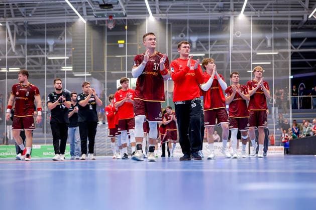 October 2, 2026, Matchday 6 of the 2nd Handball Bundesliga, TuSEM Essen vs. SC DHfK Leipzig. Disappointed faces after the loss to Leipzig. Max Neuhaus (TuSEM Essen) 37, next to Lukas Diedrich (TuSEM Essen) 16, Felix Mart (TuSEM Essen) 03. NRW, Germany