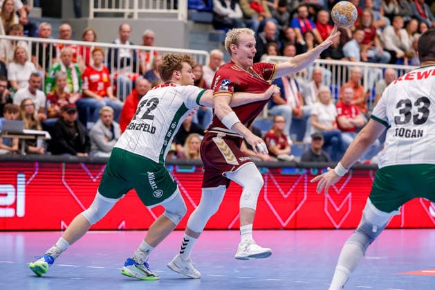 October 2, 2026, Matchday 6 of the 2nd Handball Bundesliga, TuSEM Essen vs. SC DHfK Leipzig; Tim Hertzfeld (SC DHfK Leipzig) 72 in a one-on-one battle against Oskar Kostuj (TuSEM Essen) 55; NRW, Germany