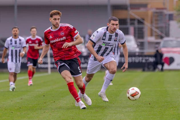 Nuremberg, Germany October 2, 2026 Friendly Match 2026–2027 1. FC Nuremberg vs. FC Ingolstadt 04 Pictured from left: Styopa Mkrtchyan (FCN) and Ognjen Drakulic (FCI) in a tackle at Valznerweiher Sports Park, Bavaria Copyright: xFotostandx xSchäferx