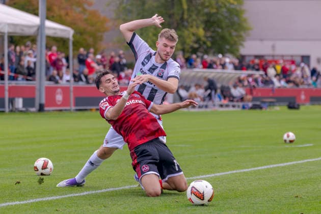 Nuremberg, Germany, October 2, 2026; Friendly Match 2026–2027: 1. FC Nuremberg vs. FC Ingolstadt 04. Pictured, from left, in a tackle: Andrea Ceresoli (FCN) and Benjamin Kanuric (FCI); Valznerweiher Sports Park, Bavaria Copyright: xFotostandx xSchäferx
