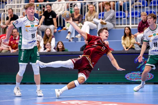 October 2, 2026, Matchday 6 of the 2nd Handball Bundesliga, TuSEM Essen vs. SC DHfK Leipzig; Nils Homscheid of TuSEM Essen (No. 15) shoots the ball toward the goal; North Rhine-Westphalia, Germany