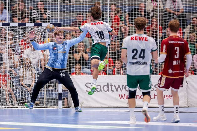 October 2, 2026, Matchday 6 of the 2nd Handball Bundesliga, TuSEM Essen vs. SC DHfK Leipzig: Finn Knaack (TuSEM Essen) 12 defends the goal against Staffan Peter (SC DHfK Leipzig) 18, NRW, Germany