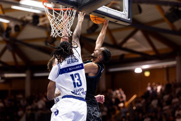 HAKRO Merlins Crailsheim vs. Tübingen Tigers, Men s, 2nd Bundesliga, Barmer 2 Basketball Bundesliga, Pro A, Matchday 2, 2026–2027 Season, October 2, 2026: Tim Smith of the Tigers Tübingen, No. 02, attempting a dunk over Peyton Kennedy Gerald of the HAKRO Merlins Crailsheim, No. 13