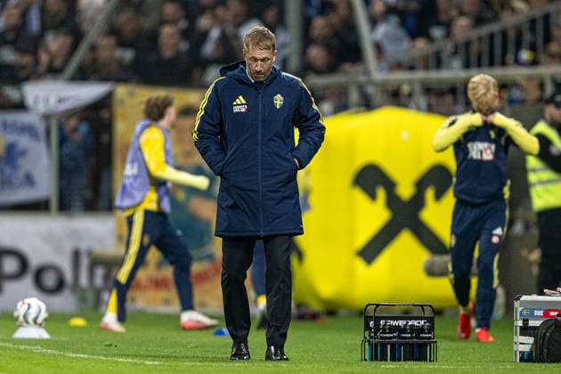 261002 Coach Graham Potter of Sweden looks dejected during the Nations League soccer match between Bosnia and Herzegovina and Sweden on October 2, 2026 in Zenica. Photo by Ludvig Thunman, BILDBYRAN, code LT LT0823: soccer, football, fotball, Nations League, UEFA Nations League, Bosnia and Herzegovina, Sweden, Sweden A, BBENG, depp  Copyright: LUDVIGxTHUNMAN BB261002LT162
