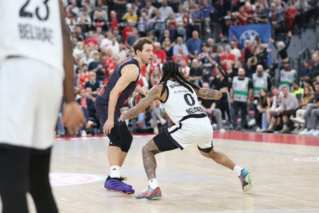 Rokas Jokubaitis, FC Bayern Basketball, 31, with Kyle Allman, Partizan Belgrade, 00, GER, FC Bayern Basketball vs. Partizan Mozzart Bet Belgrade, Basketball, EuroLeague, Matchday 3, 2026–2027 Season, October 2, 2026, GER, FC Bayern Basketball vs. Partizan Mozzart Bet Belgrade, Basketball, EuroLeague, Matchday 3, 2026–2027 Season, October 2, 2026, Munich Copyright: xEibner-Pressefoto JennixMaulx EP_JML