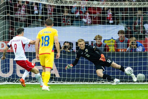 WARSZAWA 02.10.2026 MECZ 3. KOLEJKA GRUPA B4 LIGA NARODOW SEZON 2026 27: POLSKA - RUMUNIA --- UEFA NATIONS LEAGUE FOOTBALL MATCH IN WARSAW: POLAND - ROMANIA ROBERT LEWANDOWSKI STRZELA GOLA OTTO HINDRICH FOT. PIOTR KUCZA FOTOPYK NEWSPIX.PL --- newspix.pl POLAND OUT! 