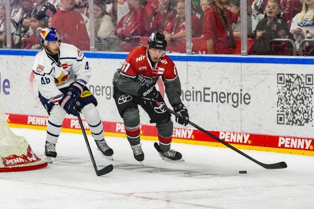 Ice Hockey: Penny DEL, Matchday 5—Cologne Sharks vs. EHC Red Bull Munich on October 2, 2026, at the Lanxess Arena in Cologne. Lucas Thaler (Munich), left: Markus Ljungh (Cologne), right: In accordance with the guidelines of the DEL (German Ice Hockey League), the publication and further use of the footage in electronic media and on devices of any kind during the game is not permitted xDMx