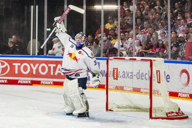 Ice Hockey: Penny DEL, Matchday 5—Cologne Sharks vs. EHC Red Bull Munich on October 2, 2026, at the Lanxess Arena in Cologne. Mathias Niederberger (Munich), celebrates the 2–4 away victory. In accordance with the regulations of the DEL (German Ice Hockey League), the publication and reuse of the footage in electronic media and on devices of any kind during the game is not permitted. xDMx