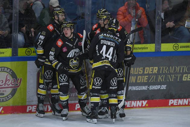 Ice Hockey: DEL Matchday 5—Krefeld Pinguine vs. ERC Ingolstadt on October 2, 2026, at the Yayla Arena in Krefeld. Celebration of the 1-0 goal by Luca Hauf (Krefeld). In accordance with the guidelines of the DEL (German Ice Hockey League), the publication and further use of the footage in electronic media and on devices of any kind is not permitted while the game is in progress xRx