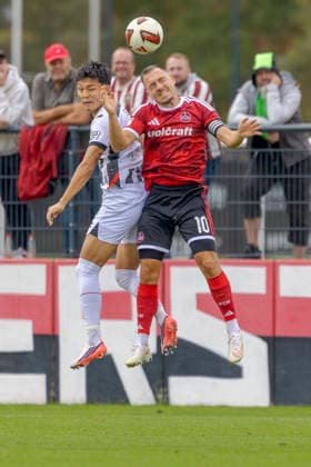 Nuremberg, Germany, October 2, 2026; Friendly Match 2026–2027: 1. FC Nürnberg vs. FC Ingolstadt 04. Pictured, from left, in a tackle: Jong Min Seo (FCI) and Julian Justvan (FCN). Sportpark Valznerweiher, Bavaria. Copyright: xFotostandx xSchäferx