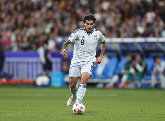 UEFA Nations League - France v Italy PARIS, FRANCE, OCTOBER 02: Sandro Tonali of Italy national team, Nationalteam on the ball during The UEFA Nations League Group Stage match in Group A1 between France v Italy at Stade de France Stadium, Paris France, on October 02. (Photo by Daniel Weir) Paris Stade de France FRANCE Copyright: xDanielxWeir SportsxPressxPhotox Sportspressphoto_SPR244000