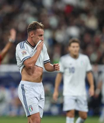 UEFA Nations League - France v Italy PARIS, FRANCE, OCTOBER 02: Davide Frattesi of Italy national team, Nationalteam looks disappointed & dejected during The UEFA Nations League Group Stage match in Group A1 between France v Italy at Stade de France Stadium, Paris France, on October 02. (Photo by Daniel Weir) Paris Stade de France FRANCE Copyright: xDanielxWeir SportsxPressxPhotox Sportspressphoto_SPR244002